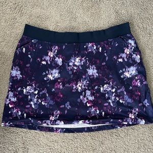 Golf skort with pockets